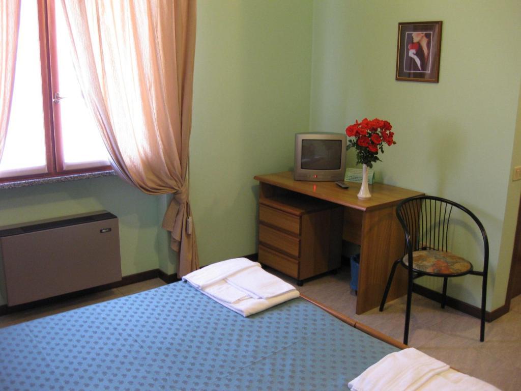 Casa Giuly Ξενοδοχείο Villa dʼAlmè Δωμάτιο φωτογραφία